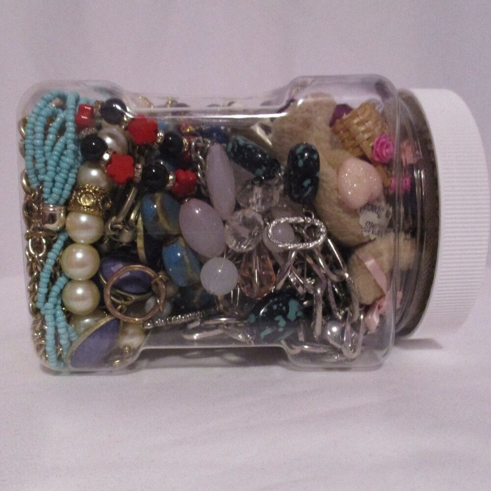Mystery Jewelry Jar 2.10 LB Lot Necklaces Bracelets Brooches Pendants Chains - Picture 7 of 12